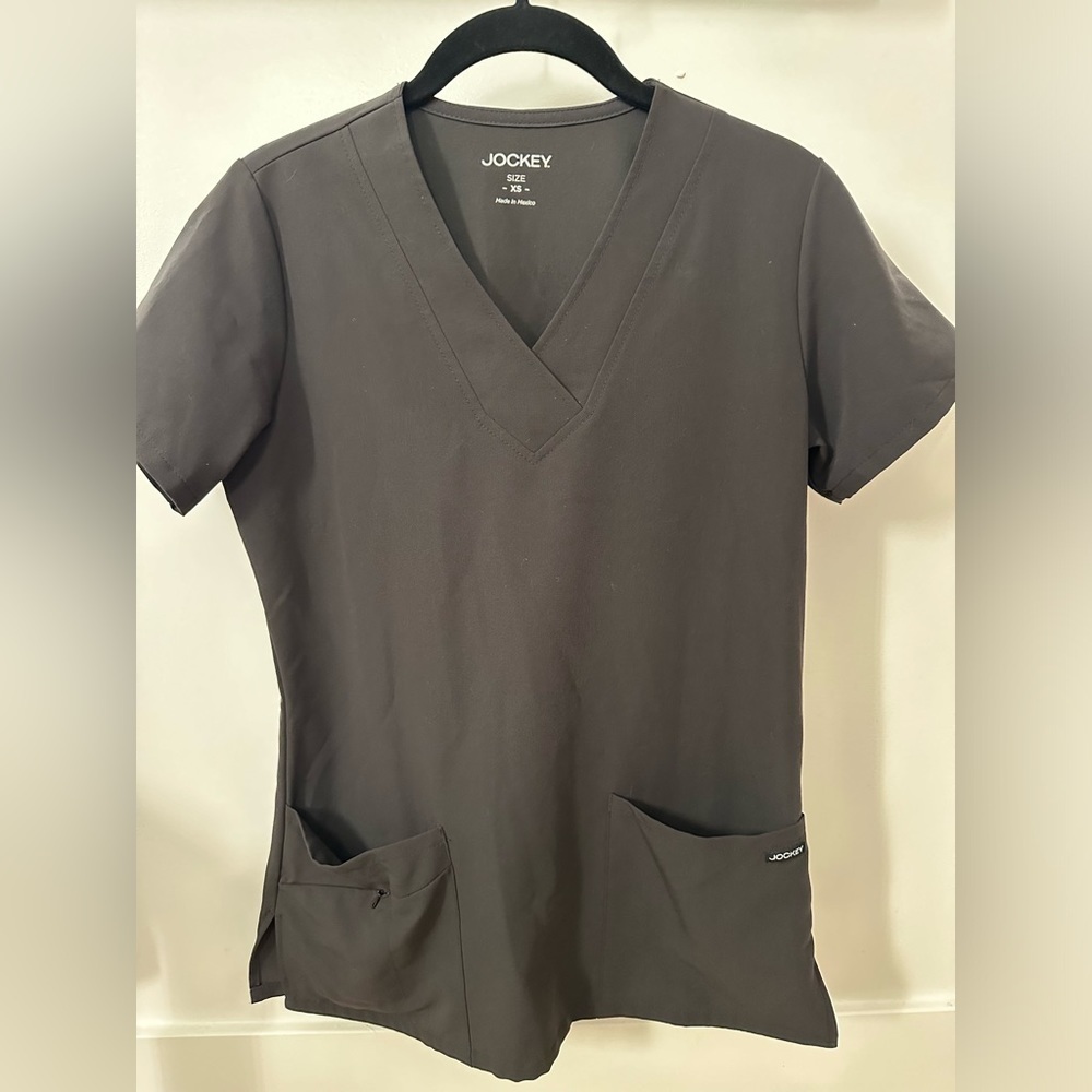 Jockey scrub top